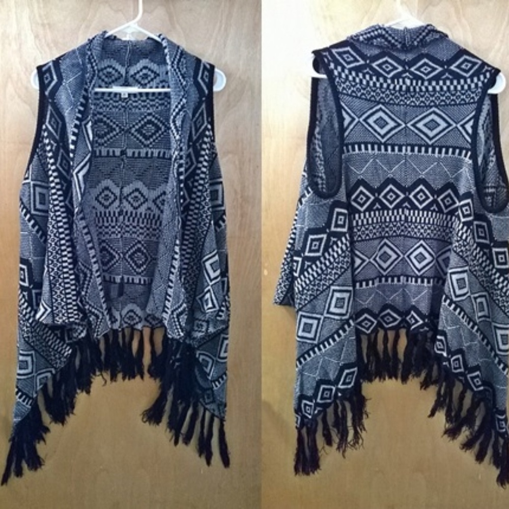 Ethnic Pattern Vest With Tassels